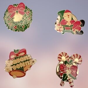 4 VINTAGE NONY ENAMEL CHRISTMAS HOLIDAY BUTTON COVERS SANTA CANE WREATH JEWELRY